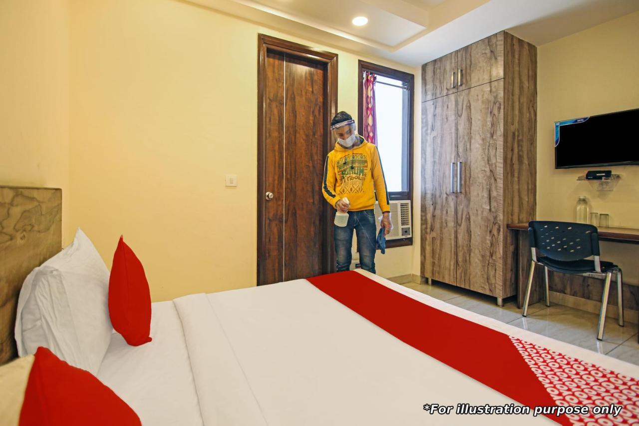Oyo Flagship Hotel Kvc Holiday Inn Майсур Экстерьер фото