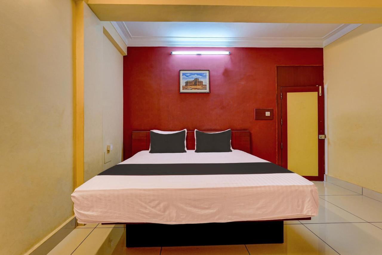 Oyo Flagship Hotel Kvc Holiday Inn Майсур Экстерьер фото