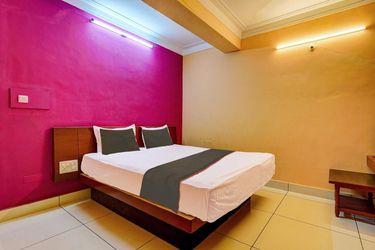 Oyo Flagship Hotel Kvc Holiday Inn Майсур Экстерьер фото