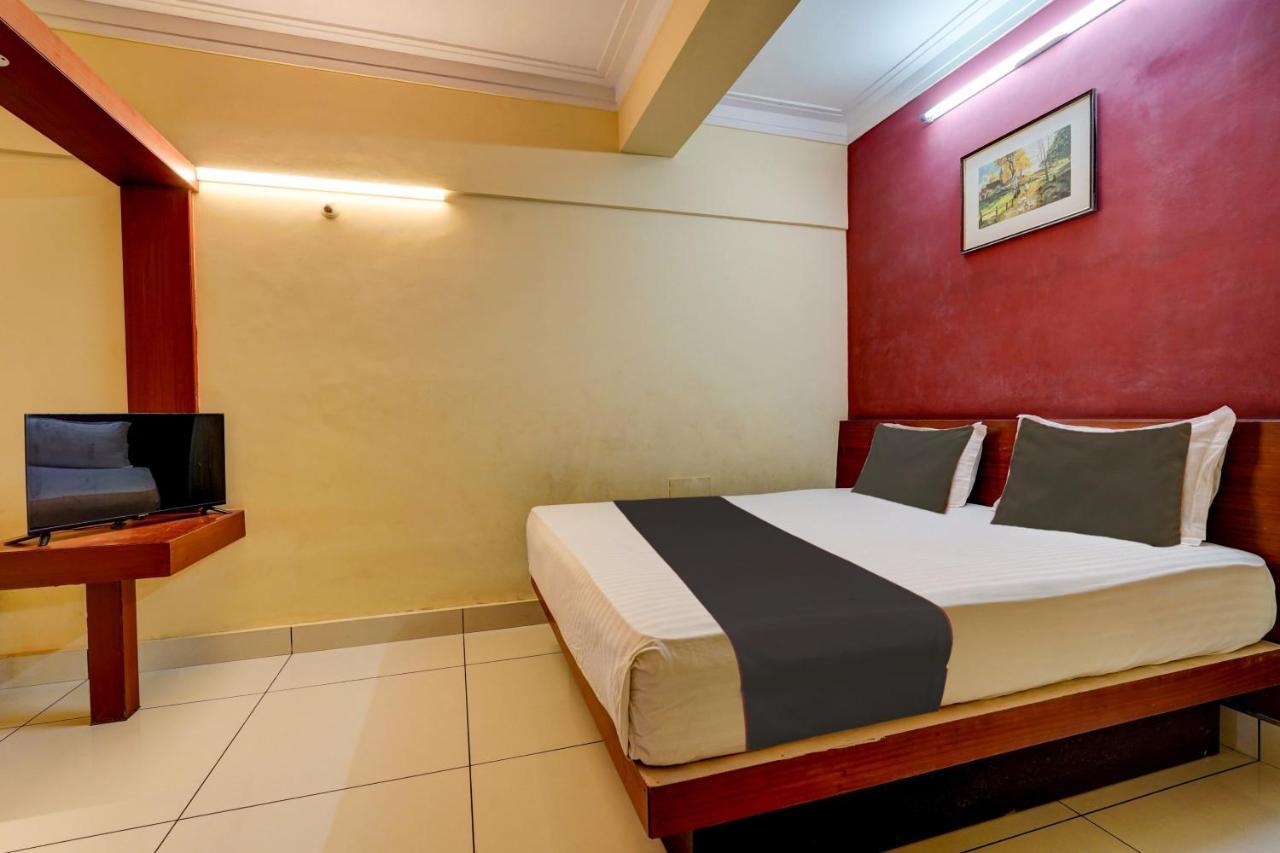 Oyo Flagship Hotel Kvc Holiday Inn Майсур Экстерьер фото